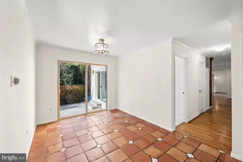 8426 Holly Leaf Dr, Mclean, VA 22102 photo 16