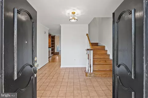 8426 Holly Leaf Dr, Mclean, VA 22102 photo 4