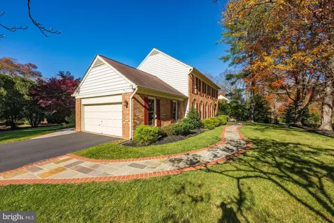 8426 Holly Leaf Dr, Mclean, VA 22102 photo 41