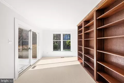 8426 Holly Leaf Dr, Mclean, VA 22102 photo 10