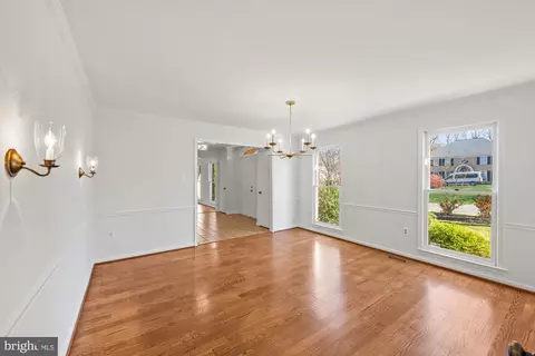 8426 Holly Leaf Dr, Mclean, VA 22102 photo 11