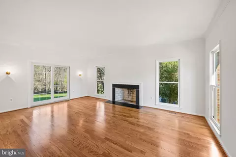 8426 Holly Leaf Dr, Mclean, VA 22102 photo 7