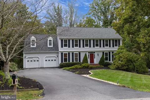 7706 Woodshade Ct, Fairfax Station, VA 22039