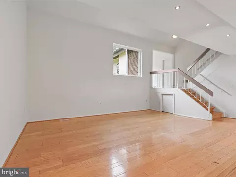 5922 Hall St, Springfield, VA 22152 photo 9