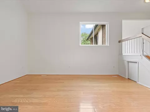 5922 Hall St, Springfield, VA 22152 photo 10