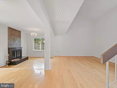 5922 Hall St, Springfield, VA 22152 photo 8