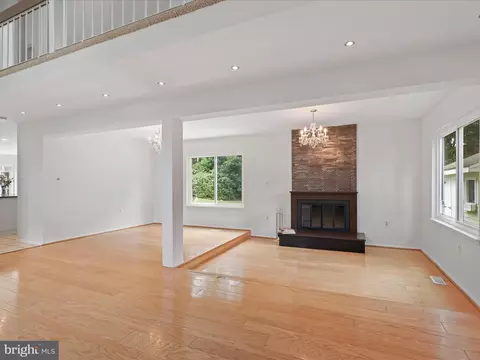 5922 Hall St, Springfield, VA 22152 photo 11