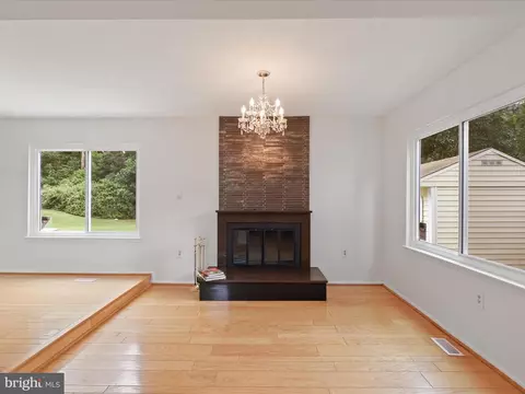 5922 Hall St, Springfield, VA 22152 photo 12