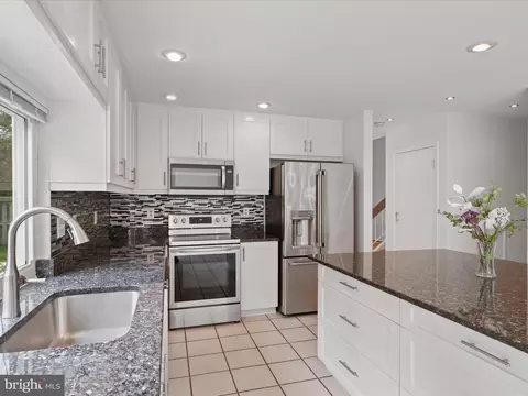 5922 Hall St, Springfield, VA 22152 photo 17