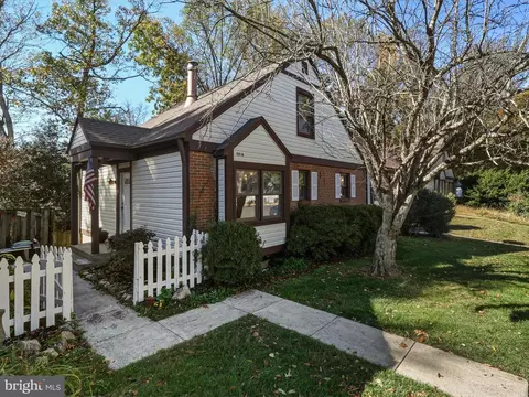 9816 Pebble Weigh Ct, Burke, VA 22015
