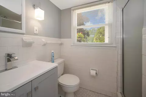 Bath - 6400 Kroy Dr, Springfield, VA 22150 photo 2 of 2