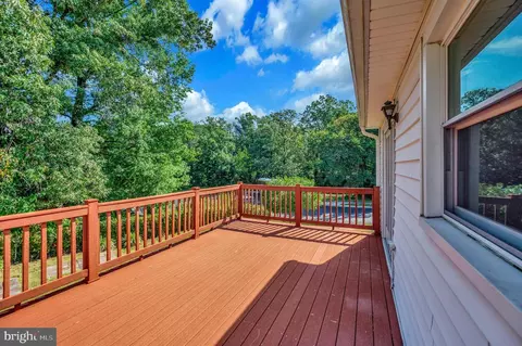 Exterior - 6400 Kroy Dr, Springfield, VA 22150 photo 6 of 9