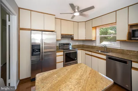 Kitchen - 6400 Kroy Dr, Springfield, VA 22150 photo 1 of 2