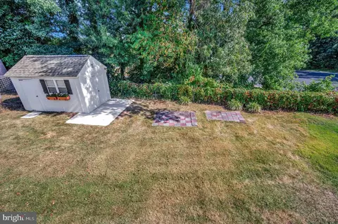 Exterior - 6400 Kroy Dr, Springfield, VA 22150 photo 8 of 9