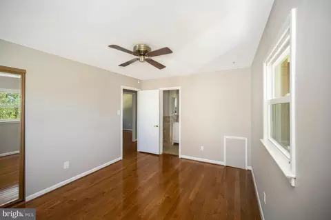 Bedroom - 6400 Kroy Dr, Springfield, VA 22150 photo 1 of 10