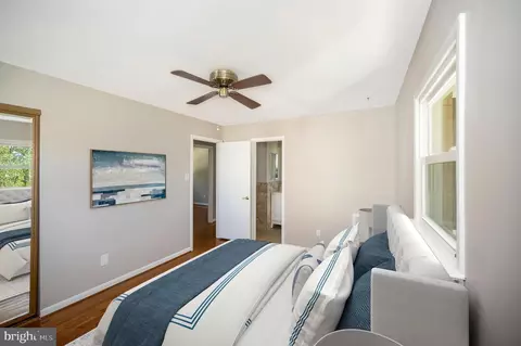 Bedroom - 6400 Kroy Dr, Springfield, VA 22150 photo 2 of 10