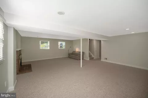 Living - 6400 Kroy Dr, Springfield, VA 22150 photo 6 of 7