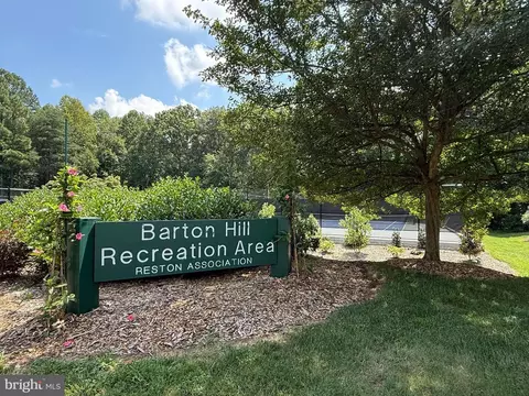 View/Area - 1802 Cranberry Ln, Reston, VA 20191 photo 7 of 10