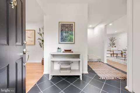 Entry Way - 1802 Cranberry Ln, Reston, VA 20191 photo 2 of 3