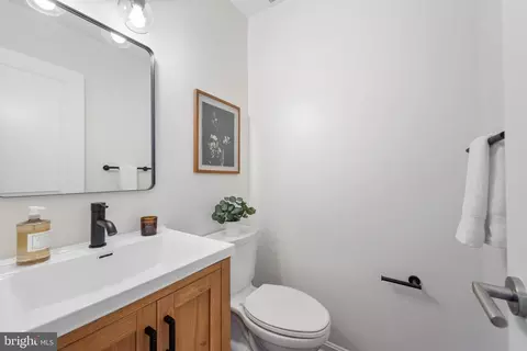 Bath - 1802 Cranberry Ln, Reston, VA 20191 photo 1 of 3