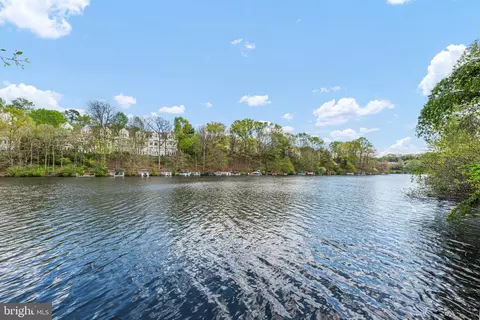 View/Area - 1802 Cranberry Ln, Reston, VA 20191 photo 9 of 10