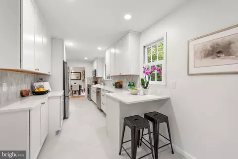Entry Way - 1802 Cranberry Ln, Reston, VA 20191 photo 3 of 3