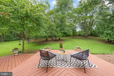 Exterior - 1802 Cranberry Ln, Reston, VA 20191 photo 6 of 16