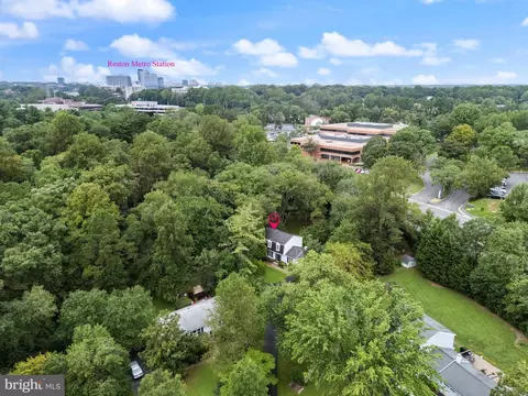 View/Area - 1802 Cranberry Ln, Reston, VA 20191 photo 1 of 10