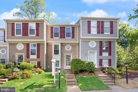1581 Woodcrest Dr, Reston, VA 20194