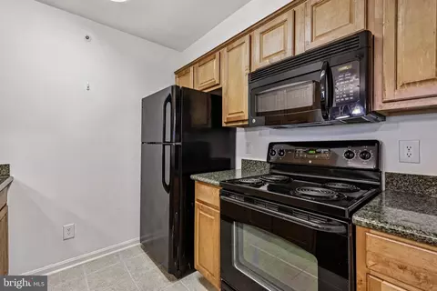 3176 Summit Square Dr #4-E3, Oakton, VA 22124 photo 11
