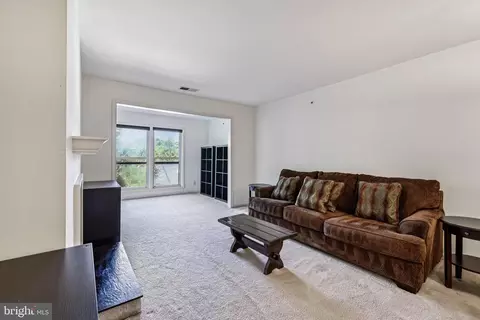 3176 Summit Square Dr #4-E3, Oakton, VA 22124 photo 3
