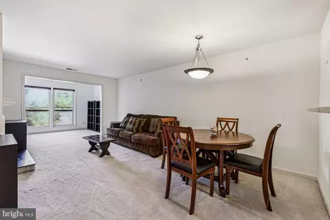 3176 Summit Square Dr #4-E3, Oakton, VA 22124 photo 7