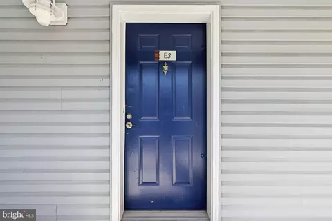 3176 Summit Square Dr #4-E3, Oakton, VA 22124 photo 2