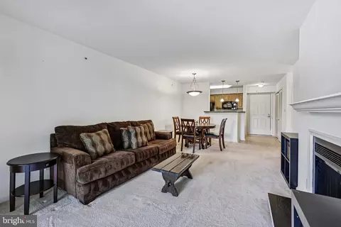 3176 Summit Square Dr #4-E3, Oakton, VA 22124 photo 4