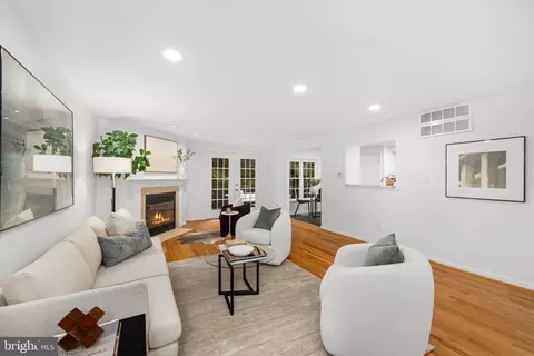 Living - 1502 Deer Point Way, Reston, VA 20194 photo 2 of 6