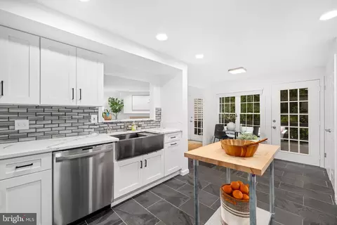 Kitchen - 1502 Deer Point Way, Reston, VA 20194 photo 3 of 8