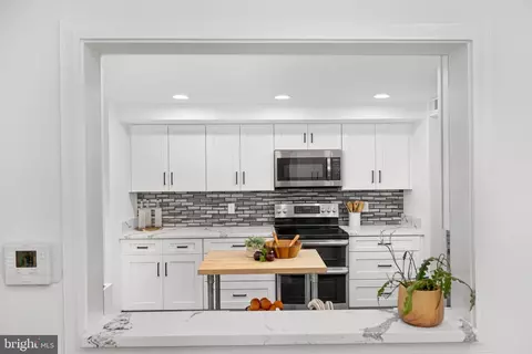 Kitchen - 1502 Deer Point Way, Reston, VA 20194 photo 6 of 8