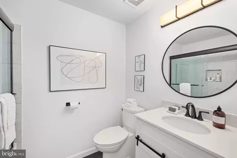 Bath - 1502 Deer Point Way, Reston, VA 20194 photo 4 of 5