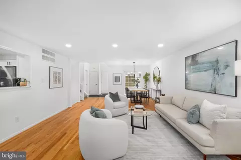 Living - 1502 Deer Point Way, Reston, VA 20194 photo 4 of 6