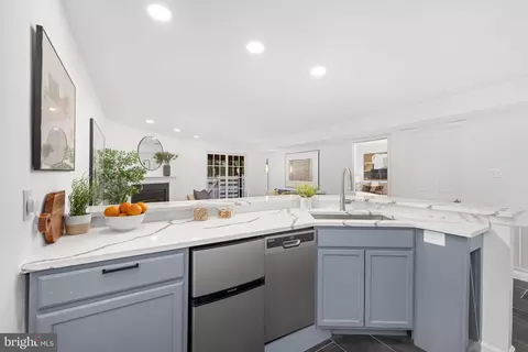 Kitchen - 1502 Deer Point Way, Reston, VA 20194 photo 8 of 8