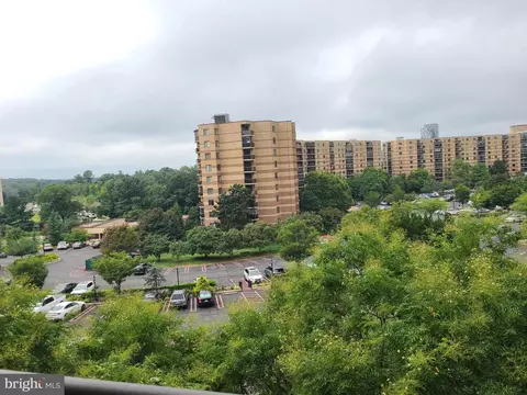 8340 Greensboro Dr #509, Mclean, VA 22102