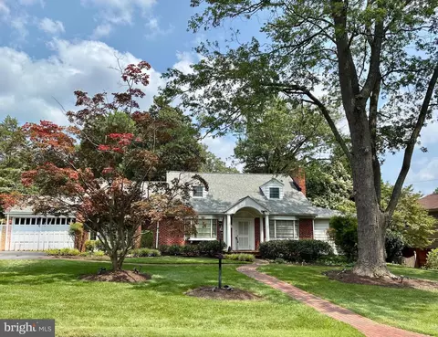 6444 Eppard St, Falls Church, VA 22042
