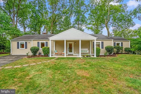 1305 Namassin Rd, Alexandria, VA 22308