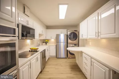 5902 Mount Eagle Dr #805, Alexandria, VA 22303