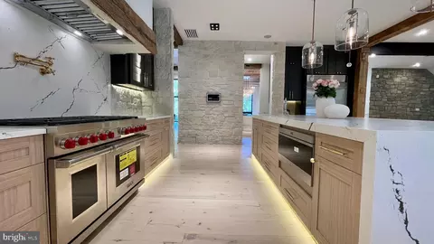 Entry Way - 1441 Woodacre Dr, Mclean, VA 22101 photo 11 of 25