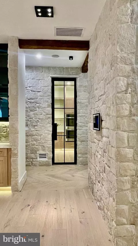 Entry Way - 1441 Woodacre Dr, Mclean, VA 22101 photo 12 of 25