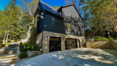 Exterior - 1441 Woodacre Dr, Mclean, VA 22101 photo 6 of 9