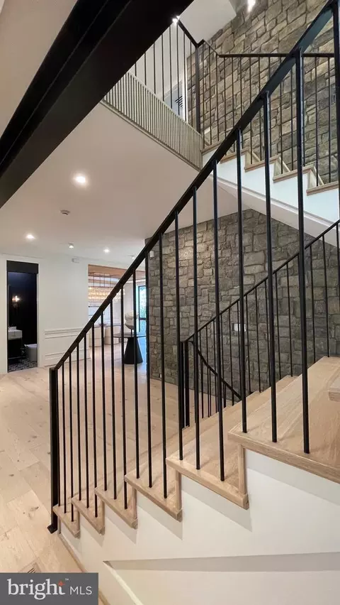 Entry Way - 1441 Woodacre Dr, Mclean, VA 22101 photo 18 of 25