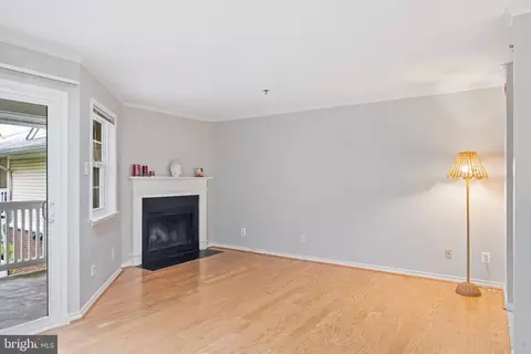 Living - 1504 Lincoln Way #404, Mclean, VA 22102 photo 3 of 5