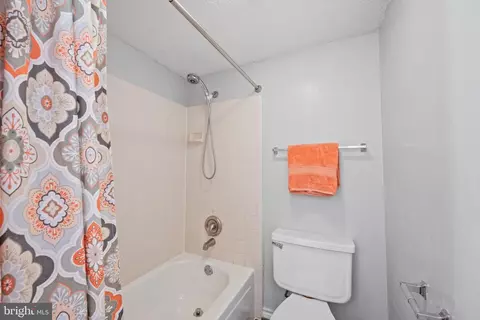 Bath - 1504 Lincoln Way #404, Mclean, VA 22102 photo 2 of 3